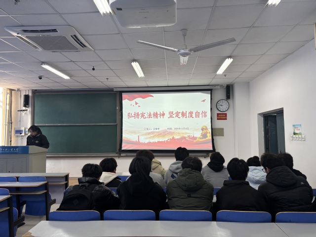 【主题团日】里番漫画
开展“弘扬宪法精神，坚定制度自信”主题团日活动